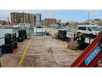 قارب طاقم للبيع