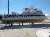 قارب طاقم للبيع