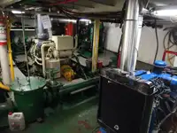 قوارب العمل للبيع