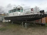 قارب طاقم للبيع