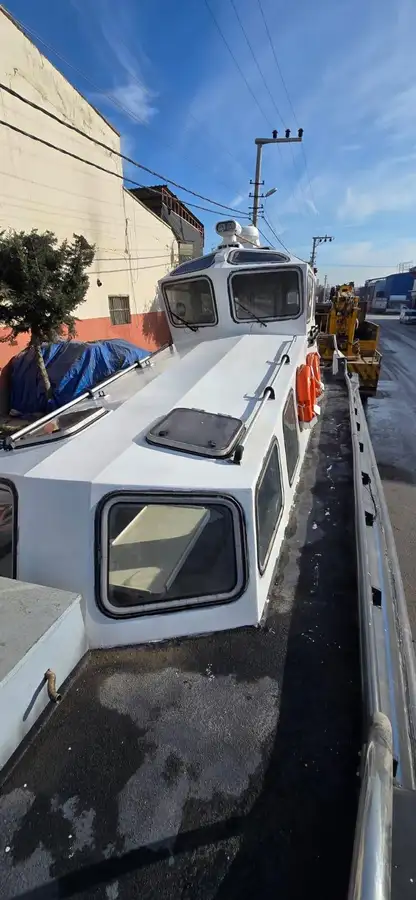 قارب إرشادي للبيع