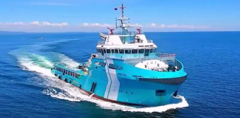 زورق السحب للبيع