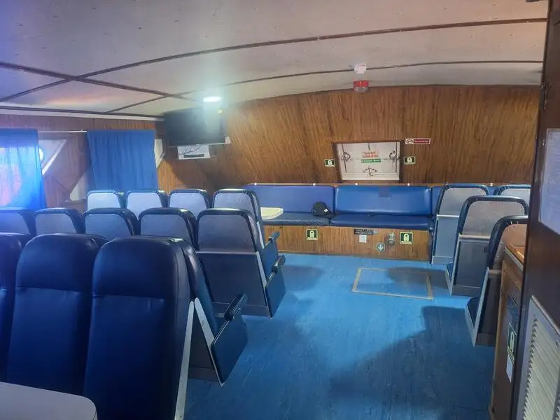 سفينة إمداد للبيع