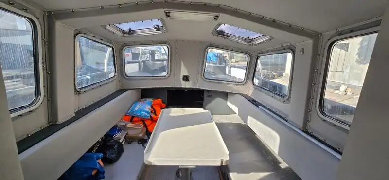 قارب إرشادي للبيع