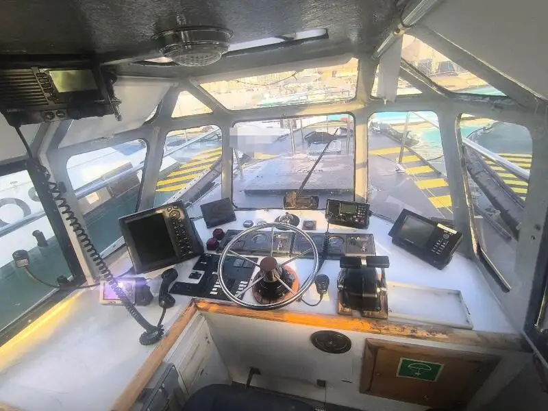 قارب إرشادي للبيع