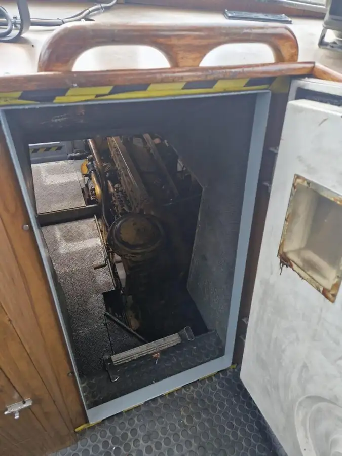 قارب إرشادي للبيع