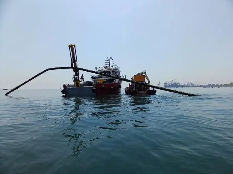 قوارب العمل للبيع