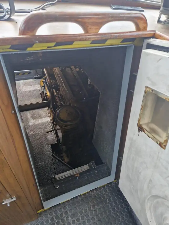 قارب إرشادي للبيع