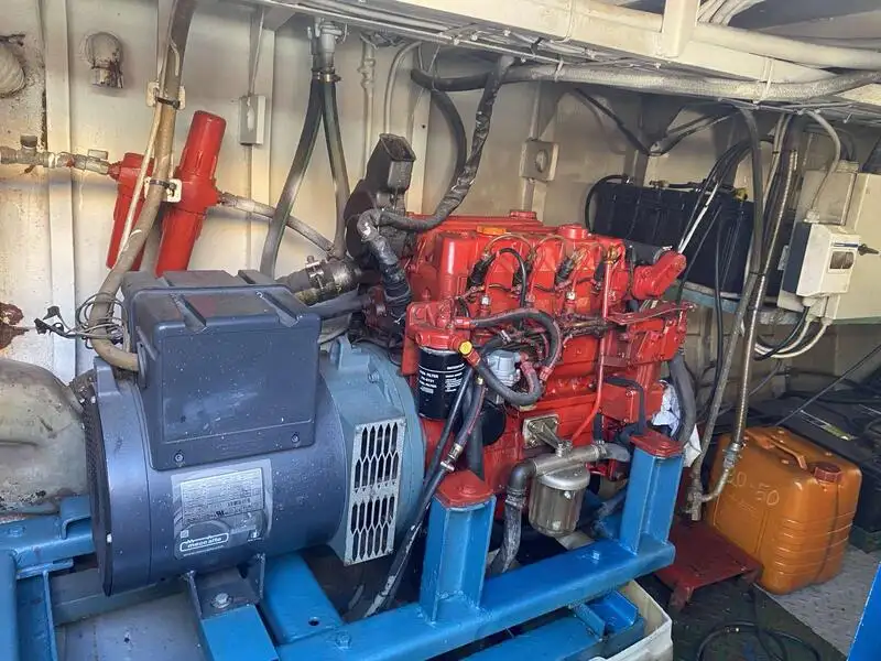 قوارب العمل للبيع