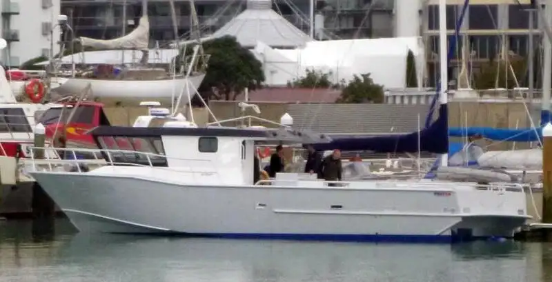 سفينة العبارة للبيع