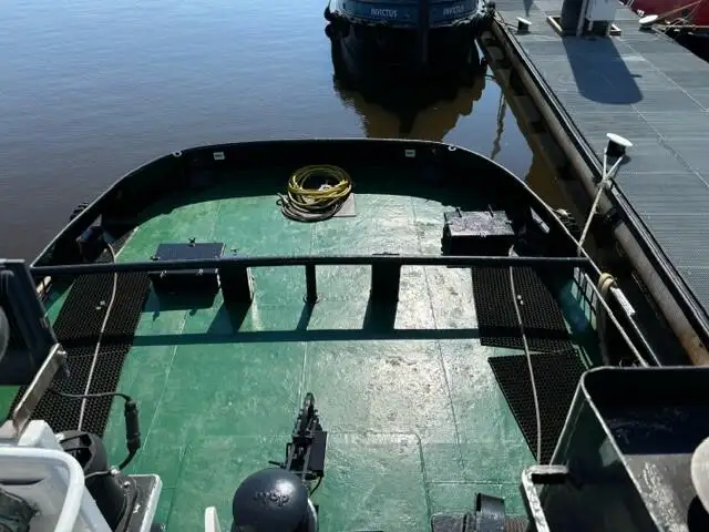 زورق السحب للبيع