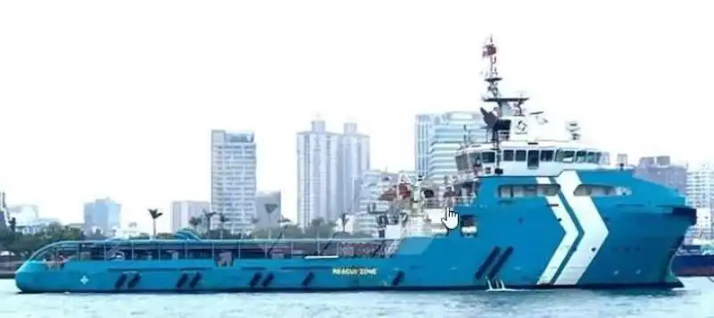 زورق السحب للبيع