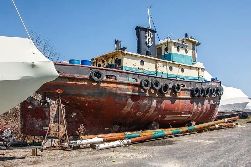 زورق السحب للبيع