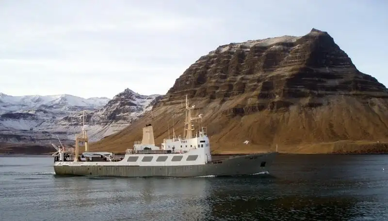 سفينة البحث للبيع