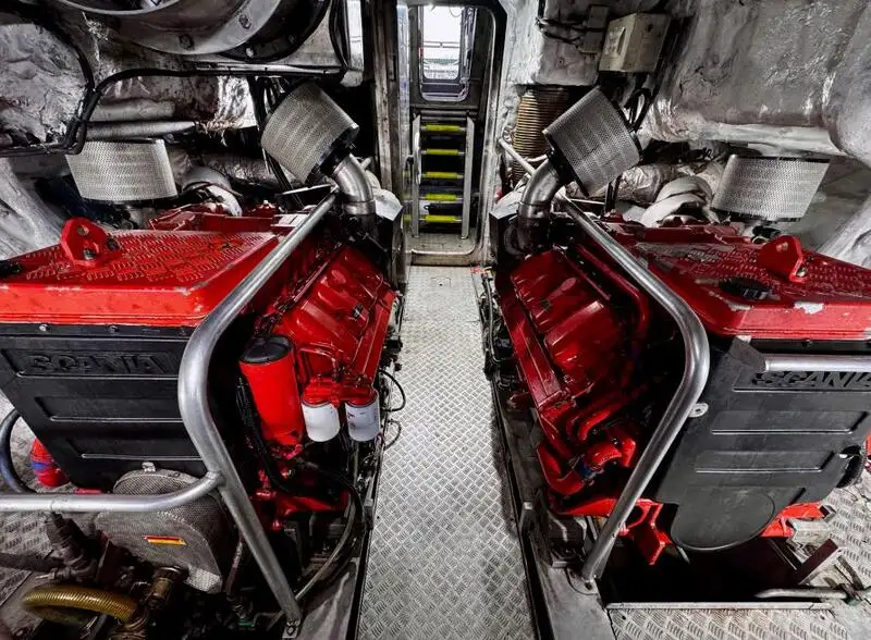 قارب إرشادي للبيع