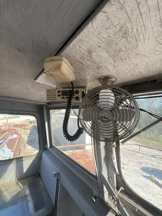 قوارب العمل للبيع