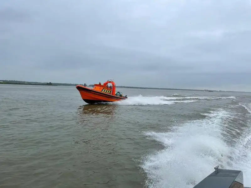 قارب مطاطي صلب للبيع