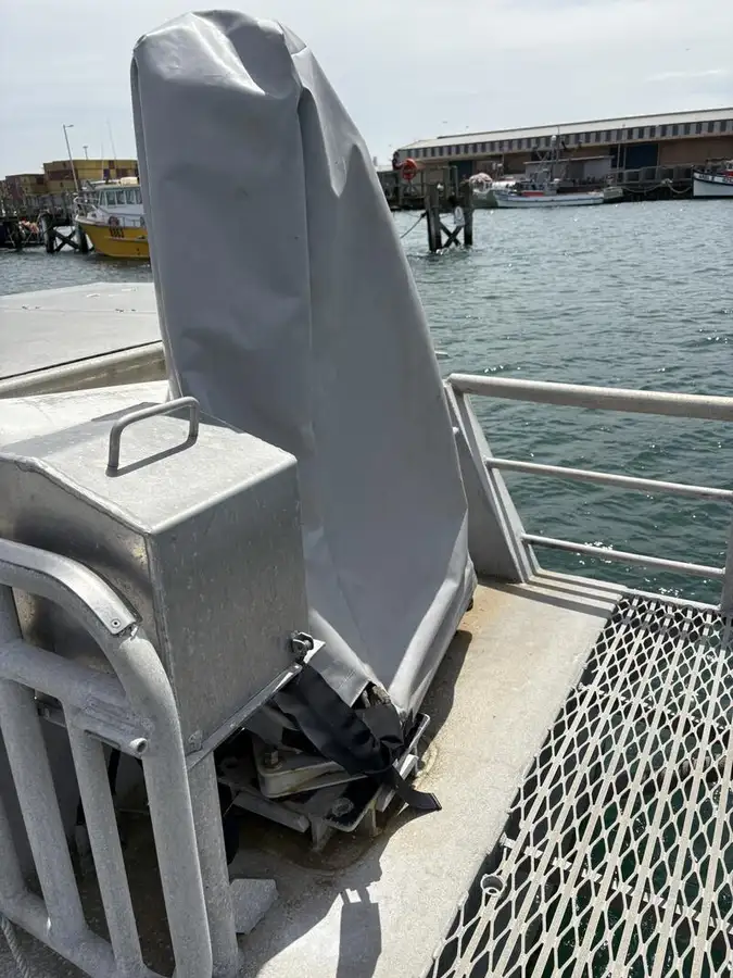 سفينة تجهيز الأسماك للبيع