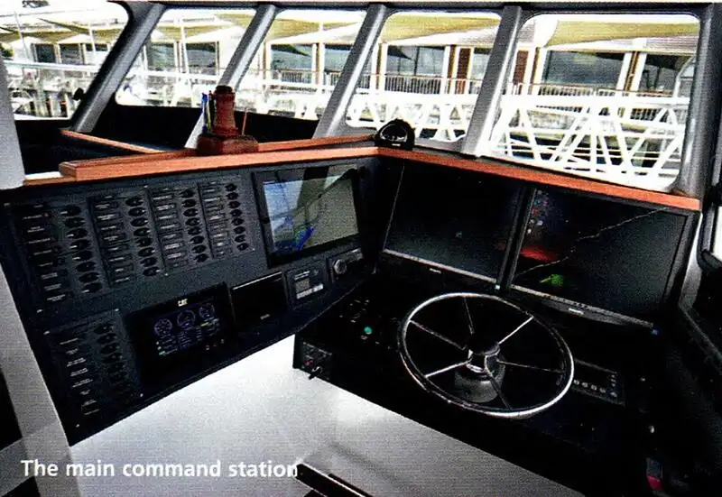 سفينة العبارة للبيع