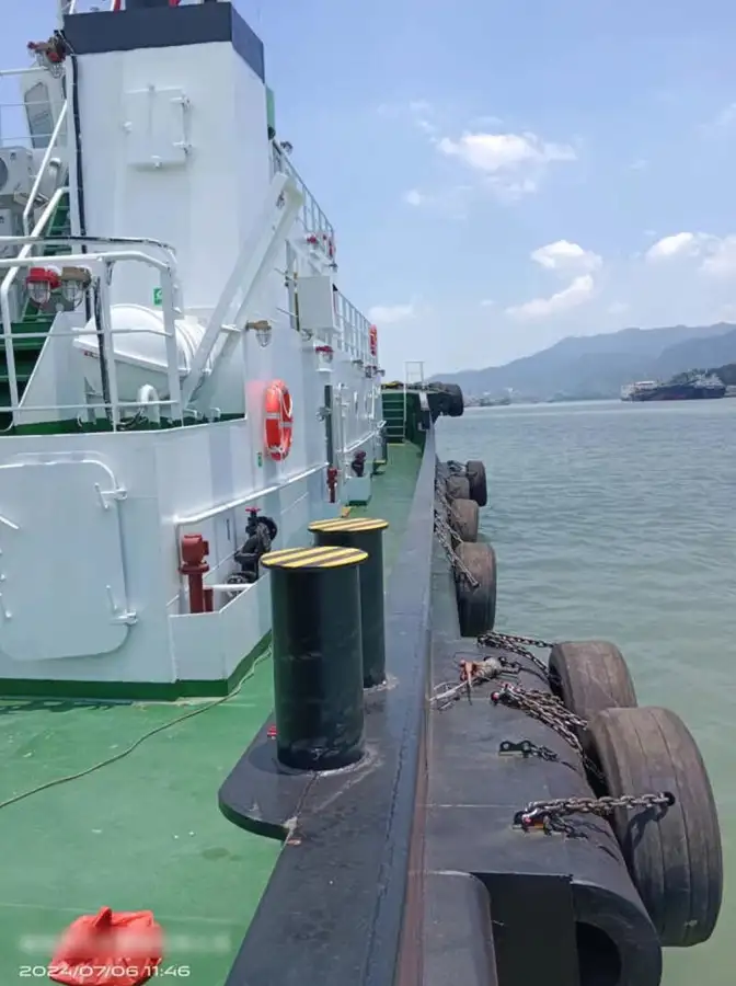 زورق السحب للبيع