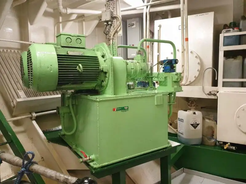 زورق السحب للبيع