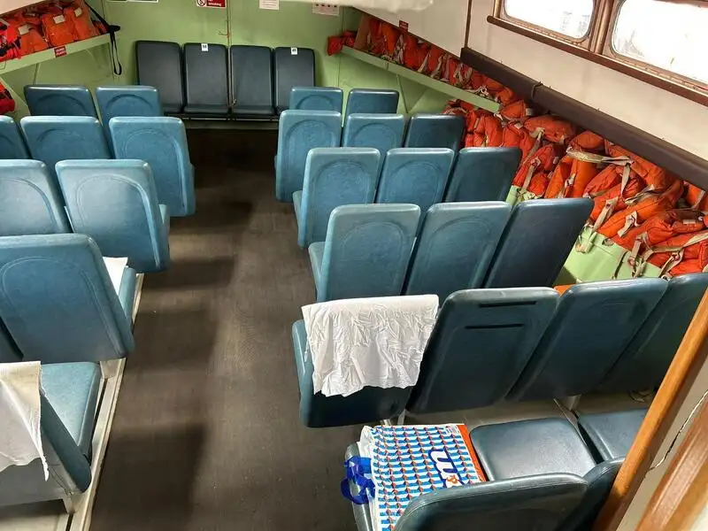 سفينة العبارة للبيع