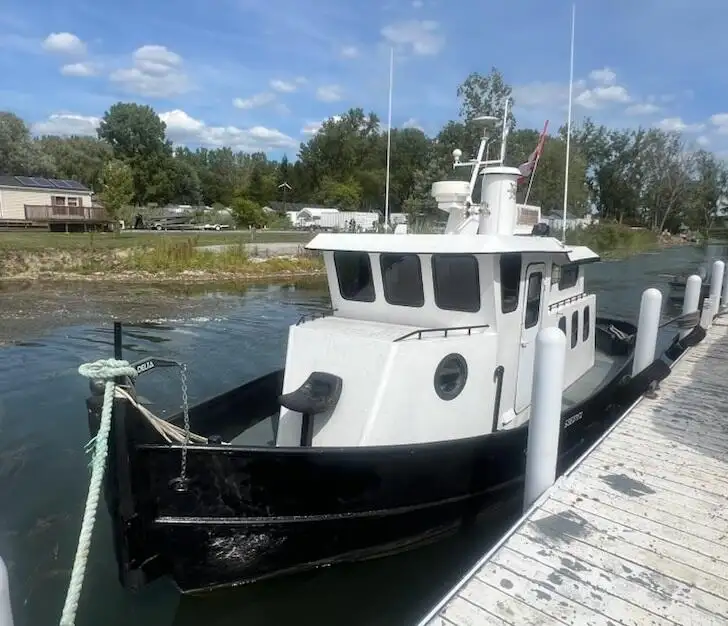 زورق السحب للبيع