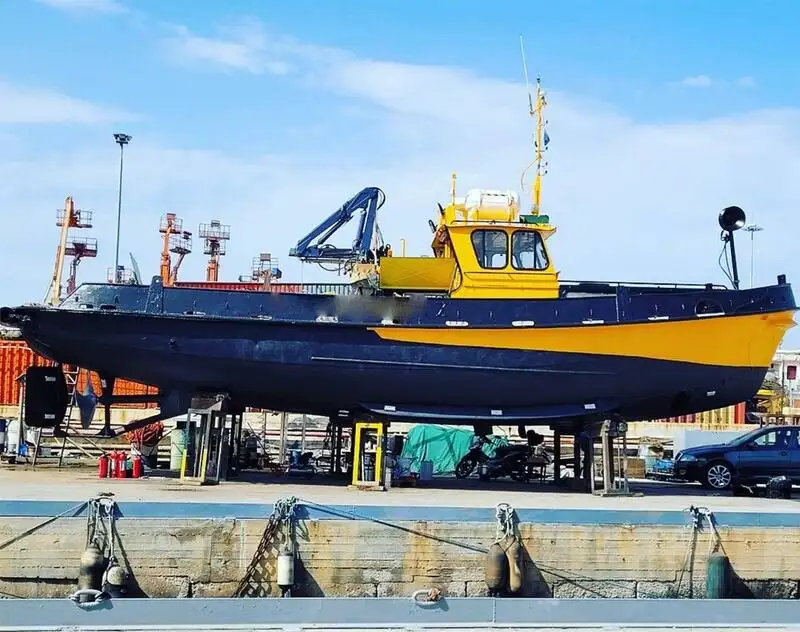 قوارب العمل للبيع