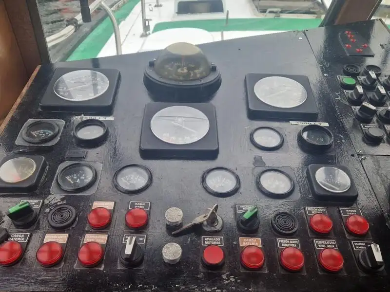 قارب إرشادي للبيع