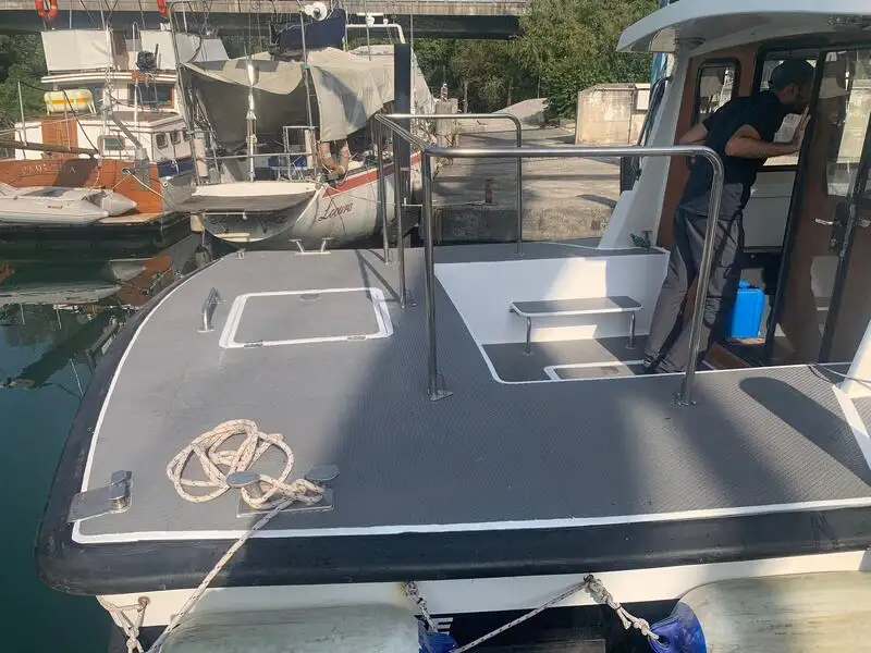 قارب إرشادي للبيع