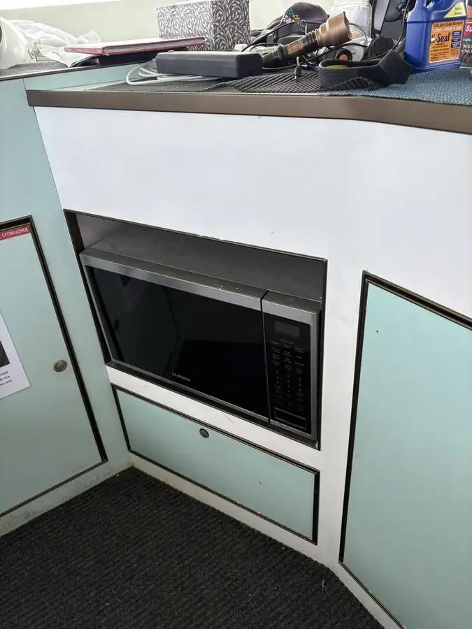 سفينة تجهيز الأسماك للبيع