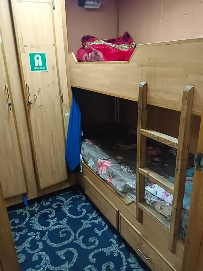 قارب طاقم للبيع