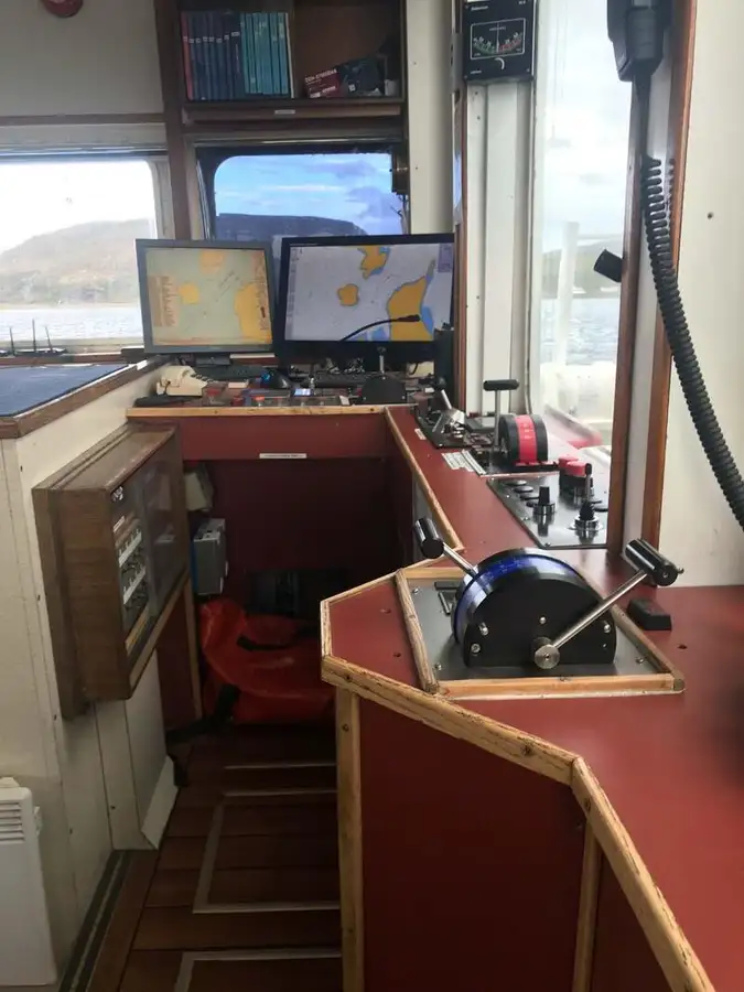 زورق السحب للبيع