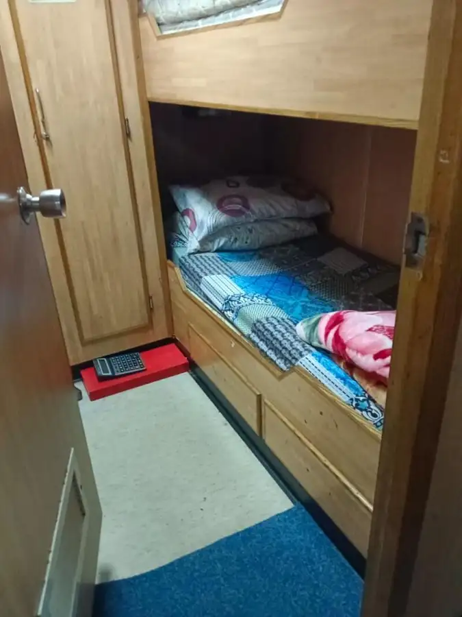 قارب طاقم للبيع