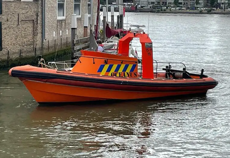 قارب مطاطي صلب للبيع