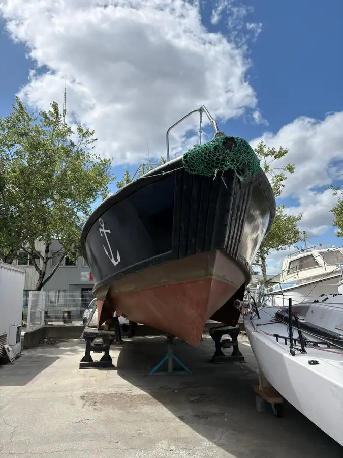 قارب إرشادي للبيع