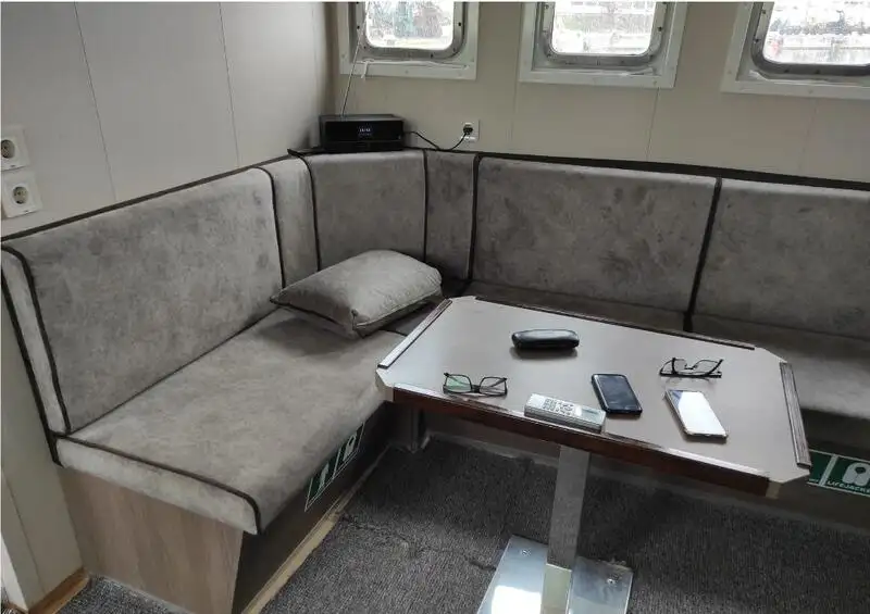 قوارب العمل للبيع