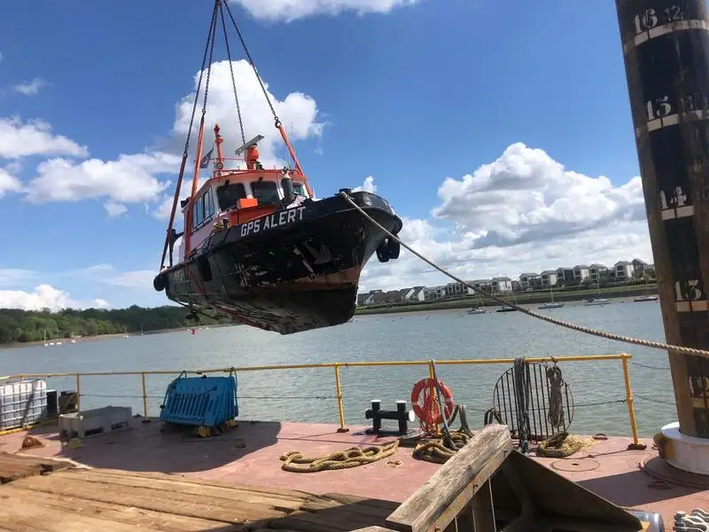 سفينة المسح للبيع