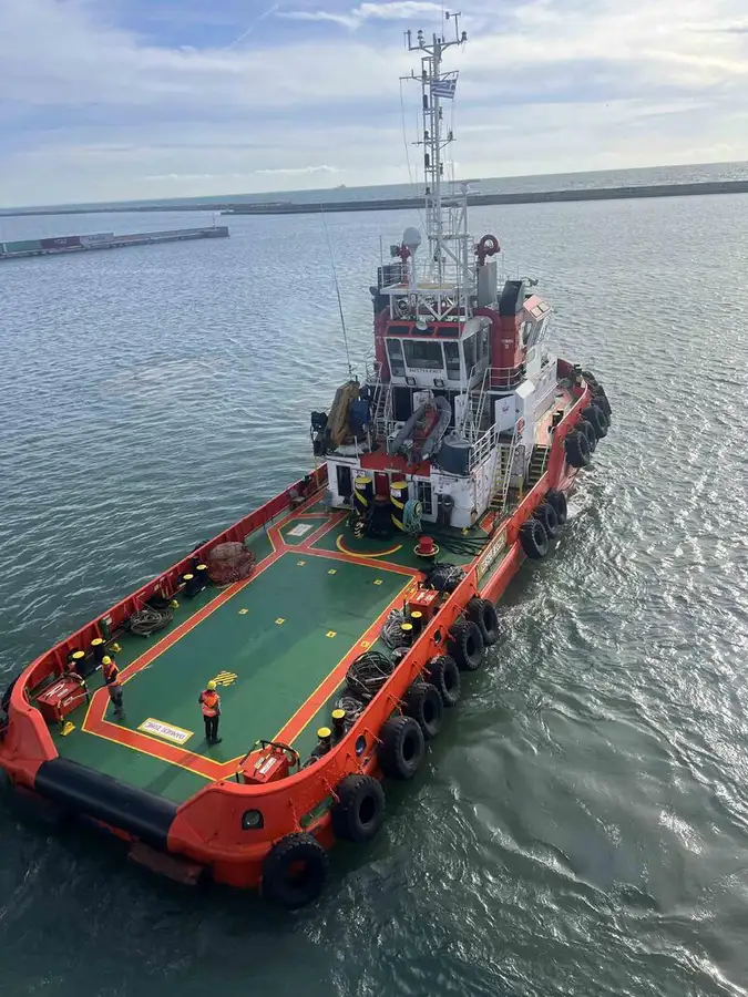 زورق السحب للبيع