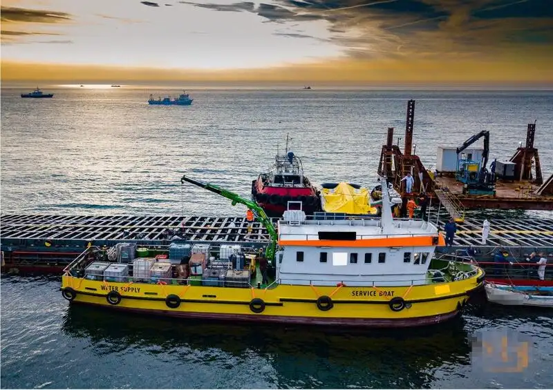 قوارب العمل للبيع