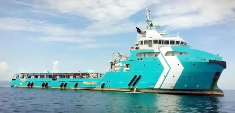 زورق السحب للبيع