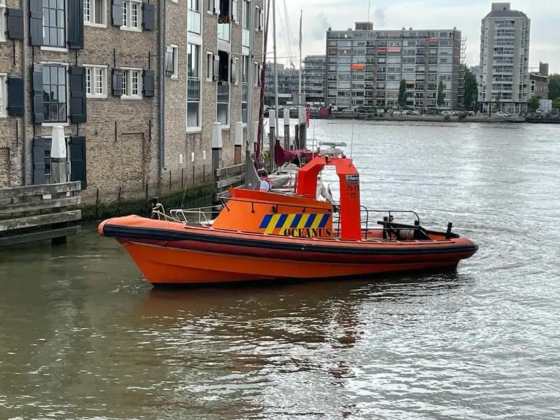 قارب مطاطي صلب للبيع