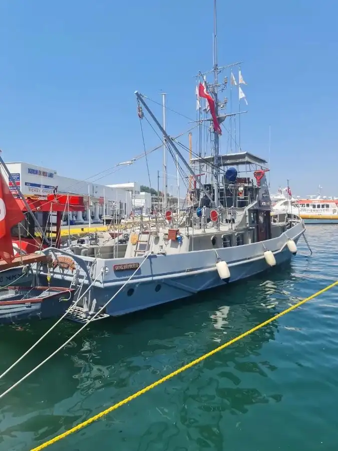 قارب النار للبيع