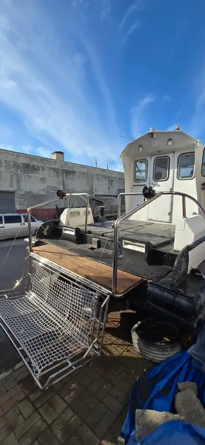 قارب إرشادي للبيع