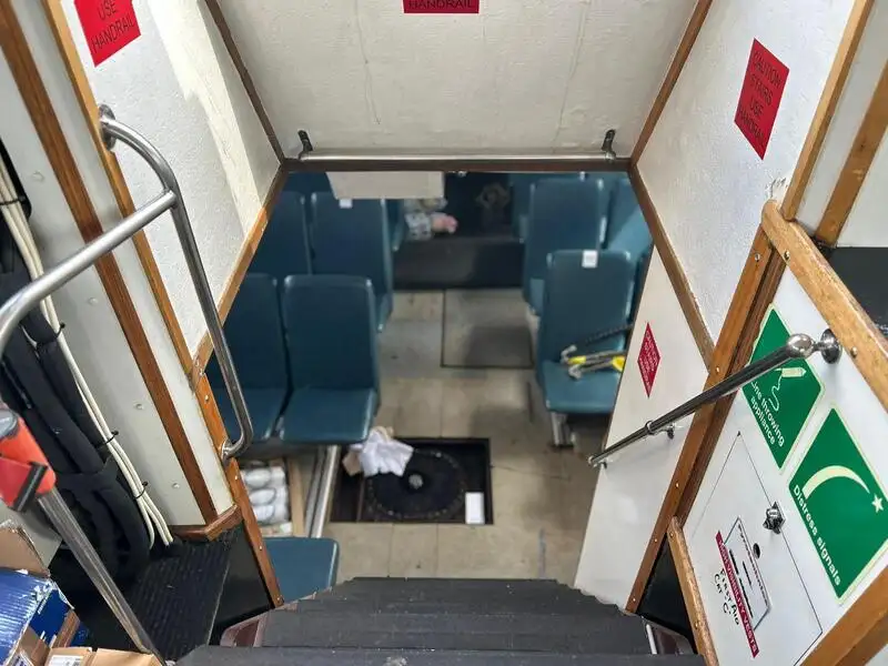 سفينة العبارة للبيع