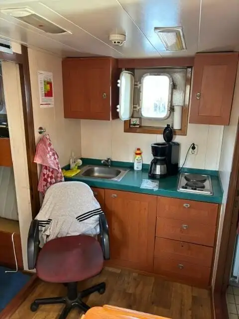 زورق السحب للبيع