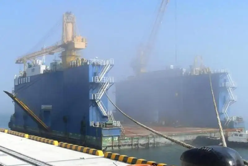 رصيف عائم للبيع