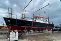 قارب إرشادي للبيع