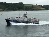 قارب نجاة للبيع