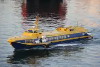 قارب محلق للبيع